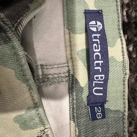 Tractr Blu High Rise Distressed Green Camo Skinny Jean Size 28 - Picture 9 of 16